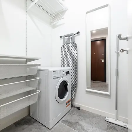 5' From Metro Lima, Design Apartament Mediolan