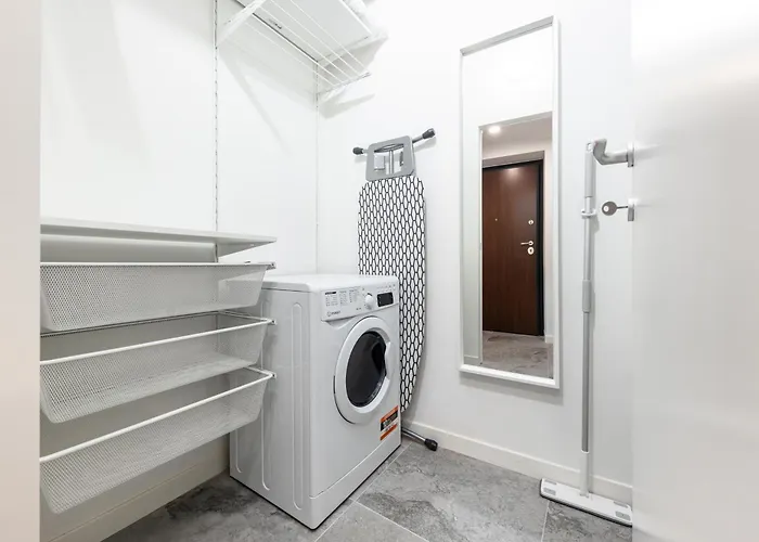 5' From Metro Lima, Design Apartament Mediolan