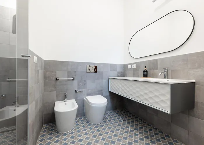 5' From Metro Lima, Design ميلان