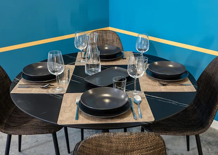 5' From Metro Lima, Design شقة